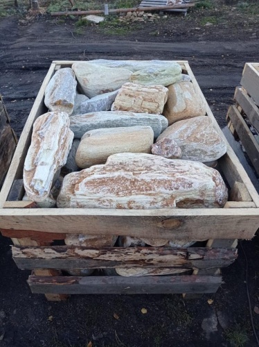 Златолит жёлтый, жёлто-зелёный глыбки и валуны для ланшафтного дизайна купить в Горно-Алтайске