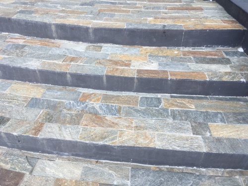 Плитка из Златолита Уральского для лестницы купить в Горно-Алтайске