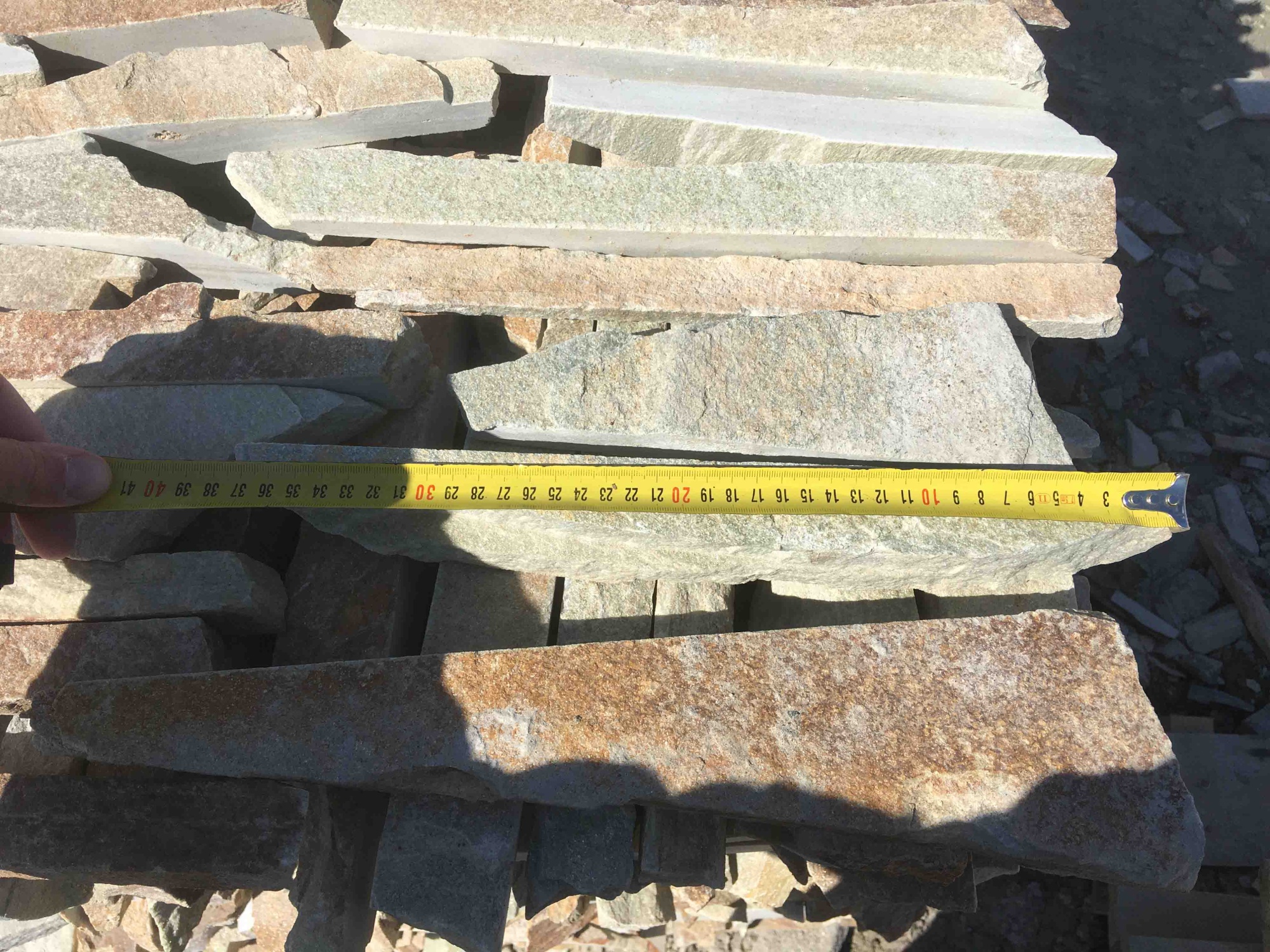 Горбушка златолит золотистый для облицовки купить в Горно-Алтайске