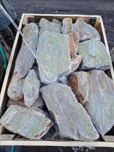 Златолит жёлтый, жёлто-зелёный глыбки и валуны для ланшафтного дизайна купить в Горно-Алтайске