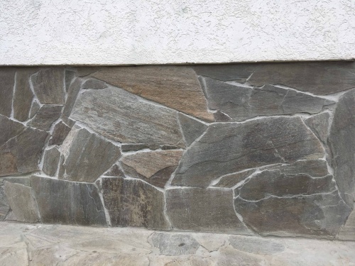 Плитняк златолит Уральский для цоколя, отмостки купить в Горно-Алтайске