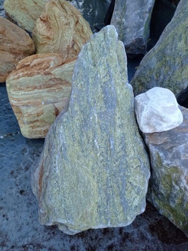 Златолит жёлтый, жёлто-зелёный глыбки и валуны для ланшафтного дизайна купить в Горно-Алтайске