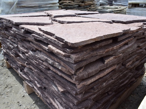 Плитняк лемезит бордовый для облицовки цоколя 20-25 мм  купить в Горно-Алтайске