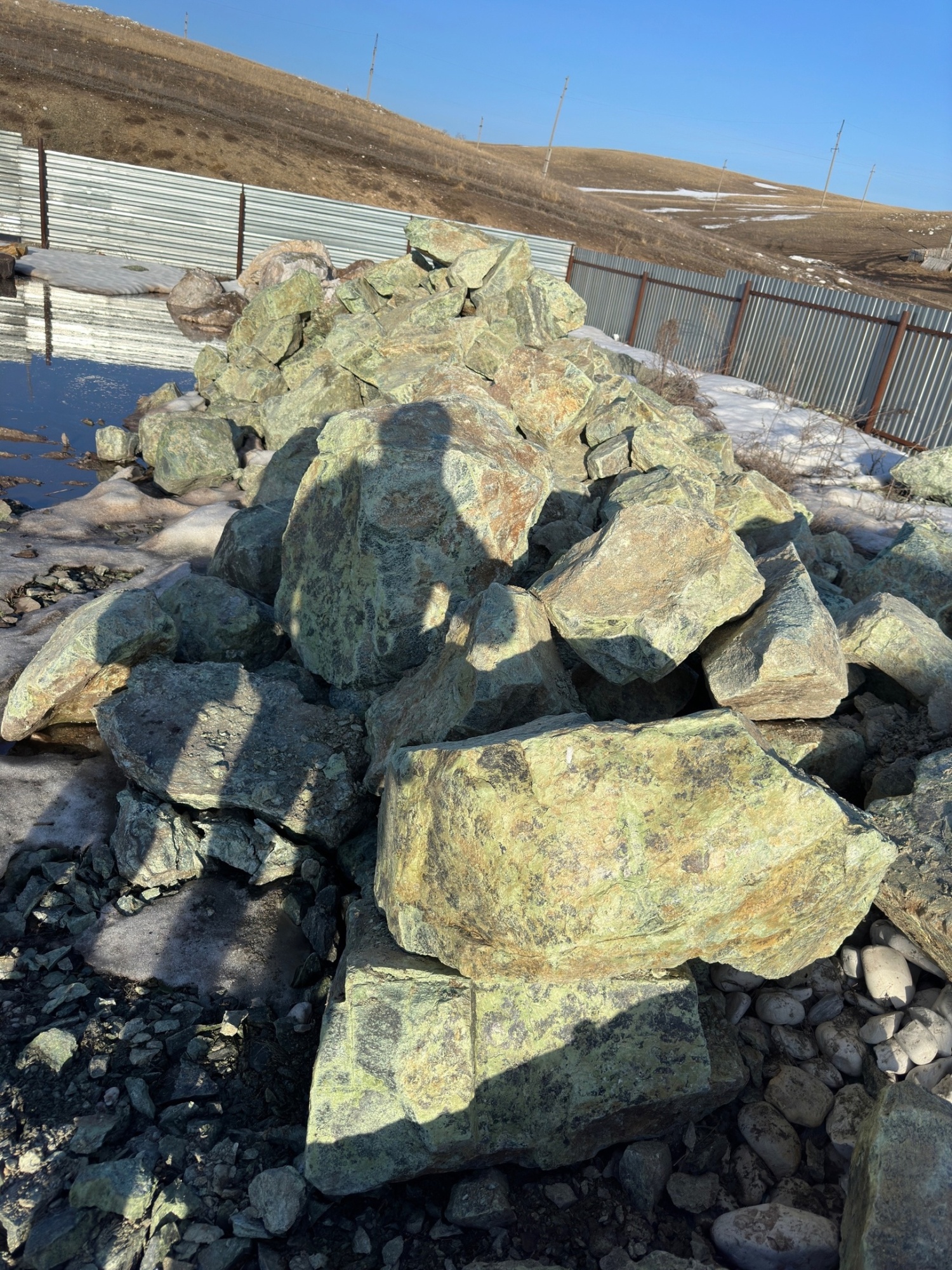 Камни для ландшафтного дизайна зелёные 10-60 килограмм купить в Горно-Алтайске