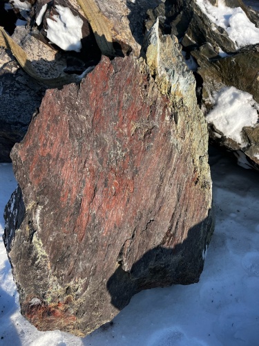 Ландшафтные глыбы красно-фиолетовые 200-1000 килограмм купить в Горно-Алтайске