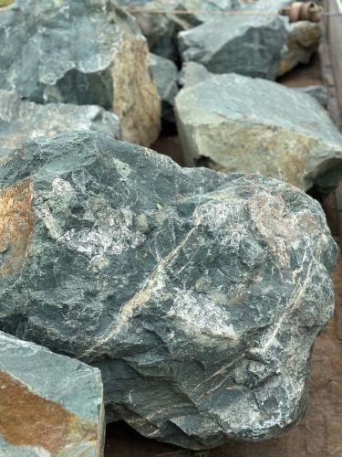 Камни для ландшафтного дизайна зелёные 10-60 килограмм купить в Горно-Алтайске