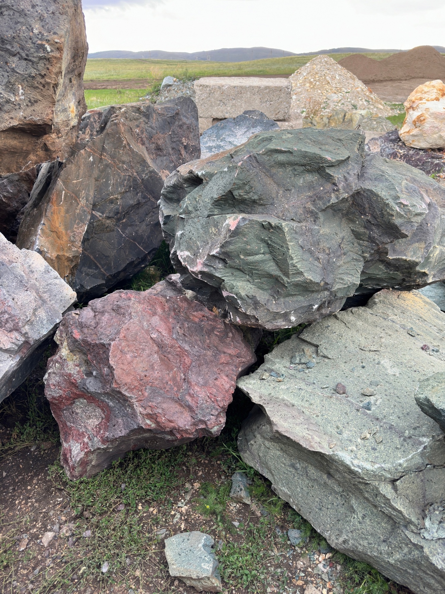 Камни для ландшафтного дизайна зелёные 10-60 килограмм купить в Горно-Алтайске