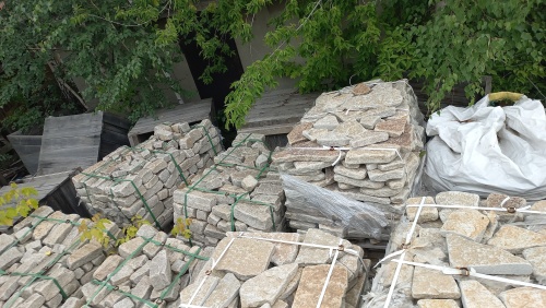 Гранитный плитняк галтованный для мощения купить в Горно-Алтайске