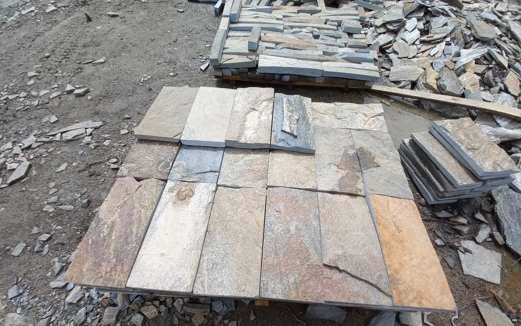 Плитка пилёная златолит Уральский для цоколя, отмостки купить в Горно-Алтайске