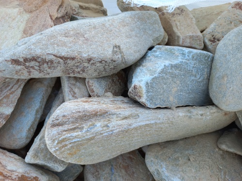 Златолит жёлтый, жёлто-зелёный глыбки и валуны для ланшафтного дизайна купить в Горно-Алтайске