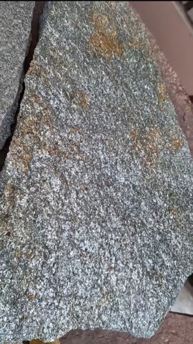 Плитняк златолит серебристый для цоколя, отмостки купить в Горно-Алтайске