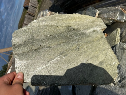 Плитняк златолит зелёный для цоколя, отмостки купить в Горно-Алтайске