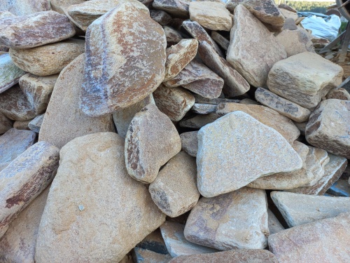 Златолит жёлтый, жёлто-зелёный глыбки и валуны для ланшафтного дизайна купить в Горно-Алтайске