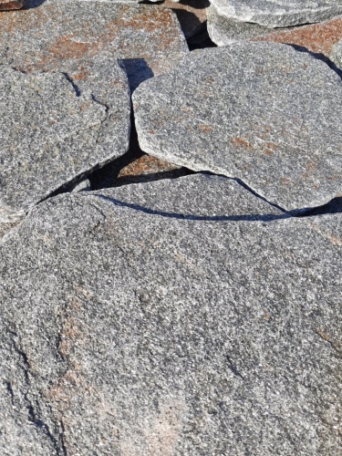 Златолит серебристый галтованный для лестниц купить в Горно-Алтайске