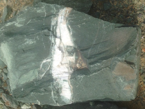 Гигантские зелёные валуны для ландшафтного дизайна весом более 5 тонн купить в Горно-Алтайске