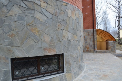 Плитняк златолит Уральский для цоколя, отмостки купить в Горно-Алтайске